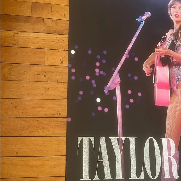 Taylor Swift 27x40 Disney Original Movie Poster ‘The Eras Tour’ Double Side Rare - Picture 6 of 11